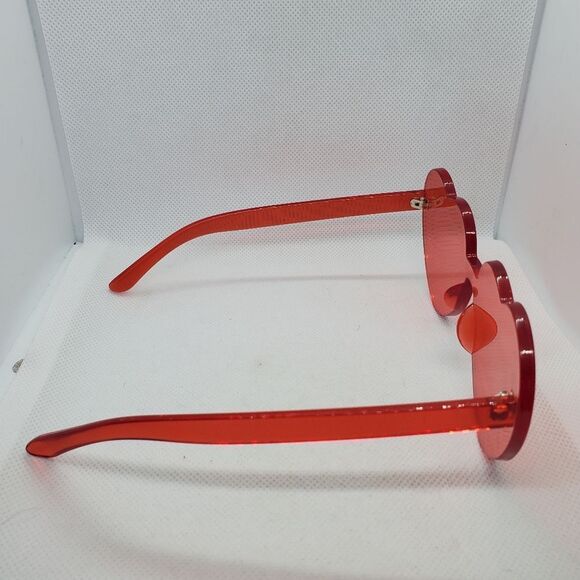 Red Heart Sunglasses - Picture 9 of 11